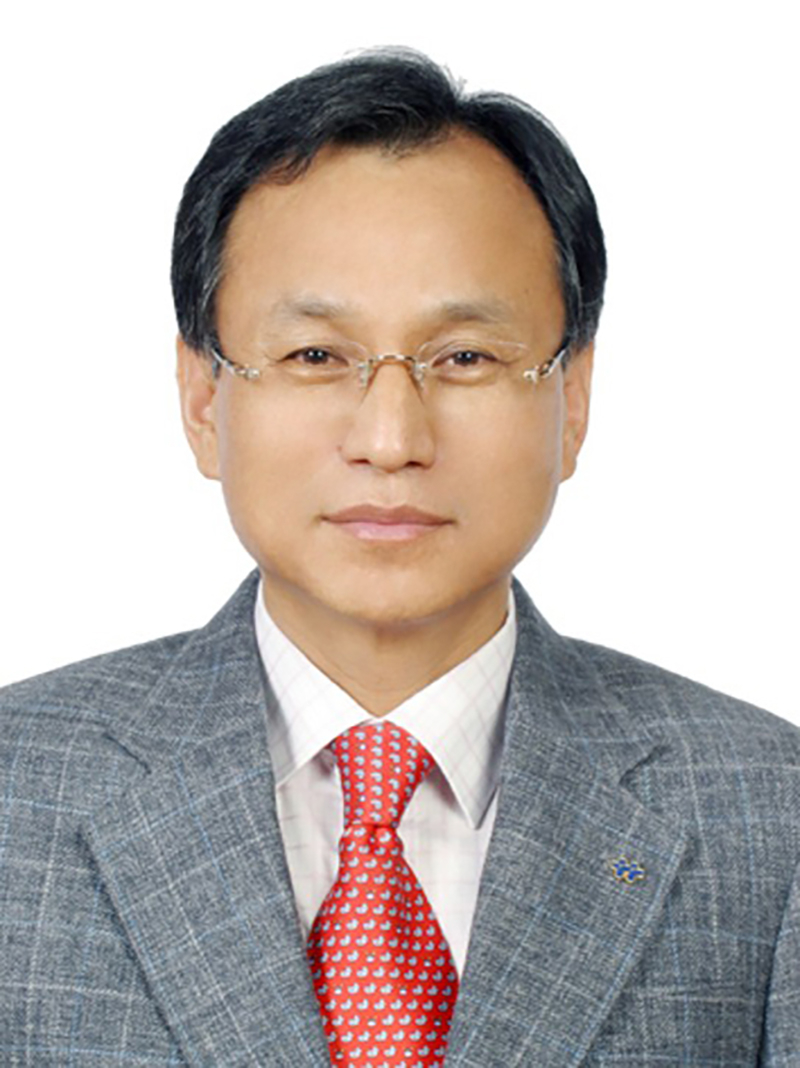 004-저자 이상택 상반신 사진.jpg