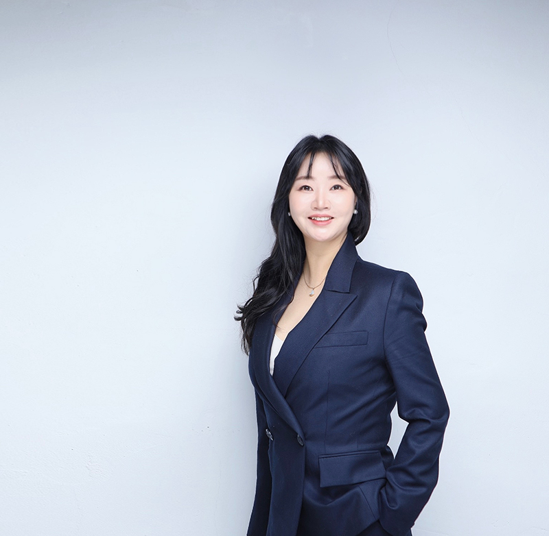 이령 프로필1 복사.jpg
