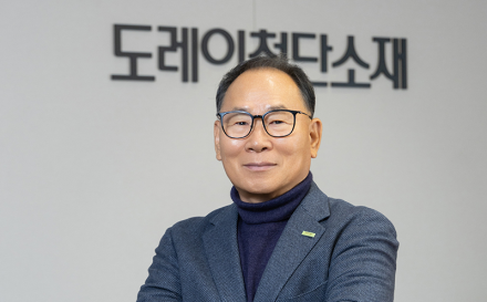 한국도레이과학진흥재단 이영관 이사장 “한국 소재 산업의 산증인, 이제 노벨상 꿈나무 키우는 ‘과학의 가교’가 되다”