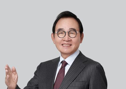《X경영-10%가 아니라 10배를 목표로 혁신하라!》 윤은기 저자 “더하기(+)의 시대는 끝났다, 10배 성장을 만드는 ‘곱하기(X) 경영’으로 대전환하라”