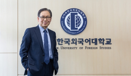 사이버한국외국어대학교 문휘창 총장 “시공간의 장벽을 넘어 K-에듀의 글로벌 스탠다드를 세우다”