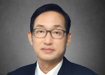 《7Q 리더십 엔진의 힘》 홍영기 저자 '전인적 자기운영의 마스터키, 소진된 현대인을 위한 인생 OS 재설계 설명서'