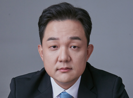 《데이터로 읽고, 전략으로 움직여라》 김세훈 저자 감이 아닌 데이터로 시장의 해답을 찾다, 비즈니스 생존을 위한 결정적 프레임워크
