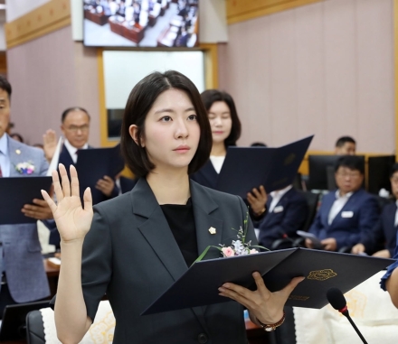 서산시의회 김혜림 시의원 최연소 통장에서 도당 대변인 그리고 서산시의원으로, QR 공약집으로 주민과 소통하는 청년 정치의 새바람