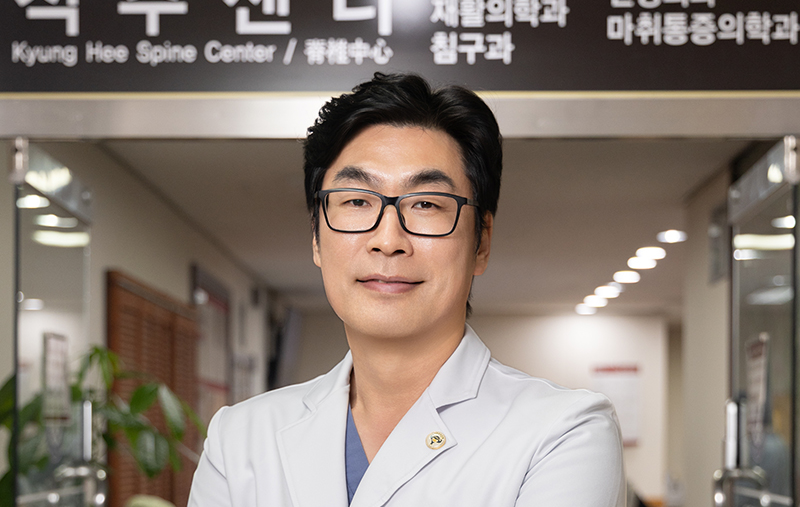 강동경희대학교병원 신경외과 조대진 교수 “꼬부랑병도 곱추병도 편다” 세계 최초의 술식들 뒤에 감춰진 척추명의의 고뇌와 섬김의 기록